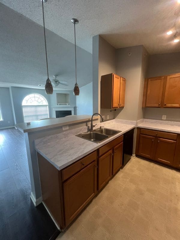 Building Photo - 4701 Pennoak Ln