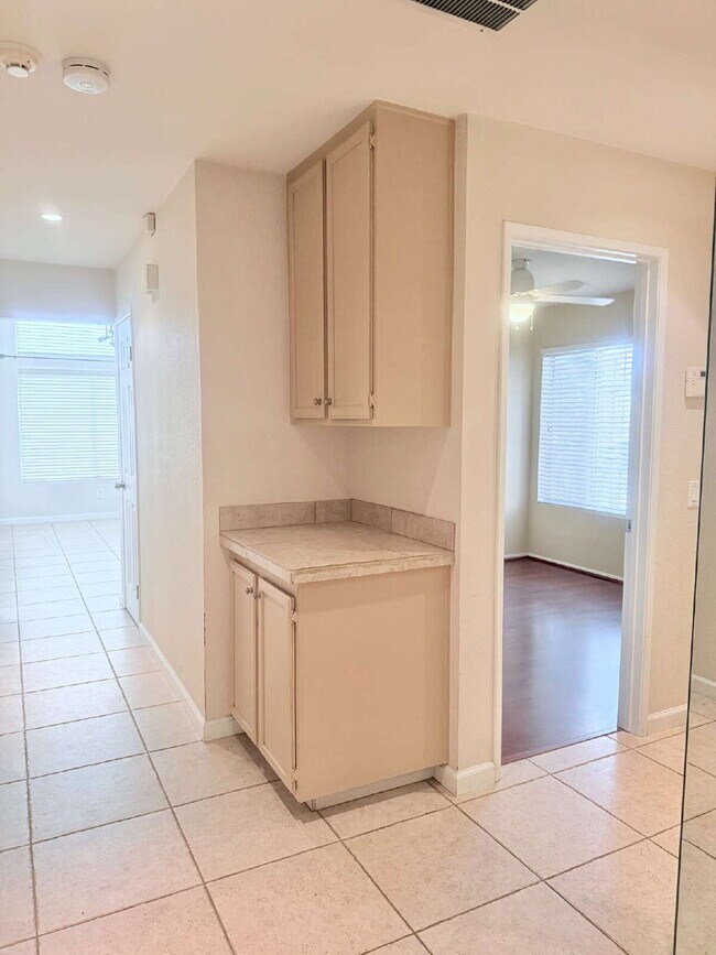 Building Photo - 3-Bedroom Home, Large backyard  & Pets Welcome