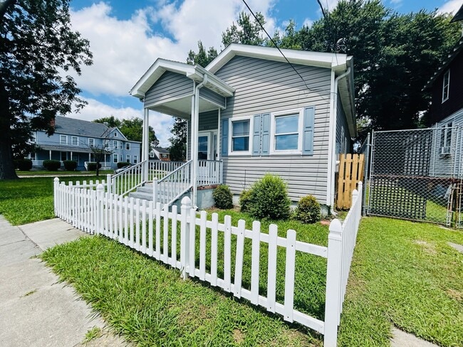 Building Photo - 242 W 28th St