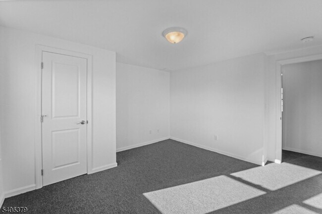 Building Photo - 43 Hillcrest Ave