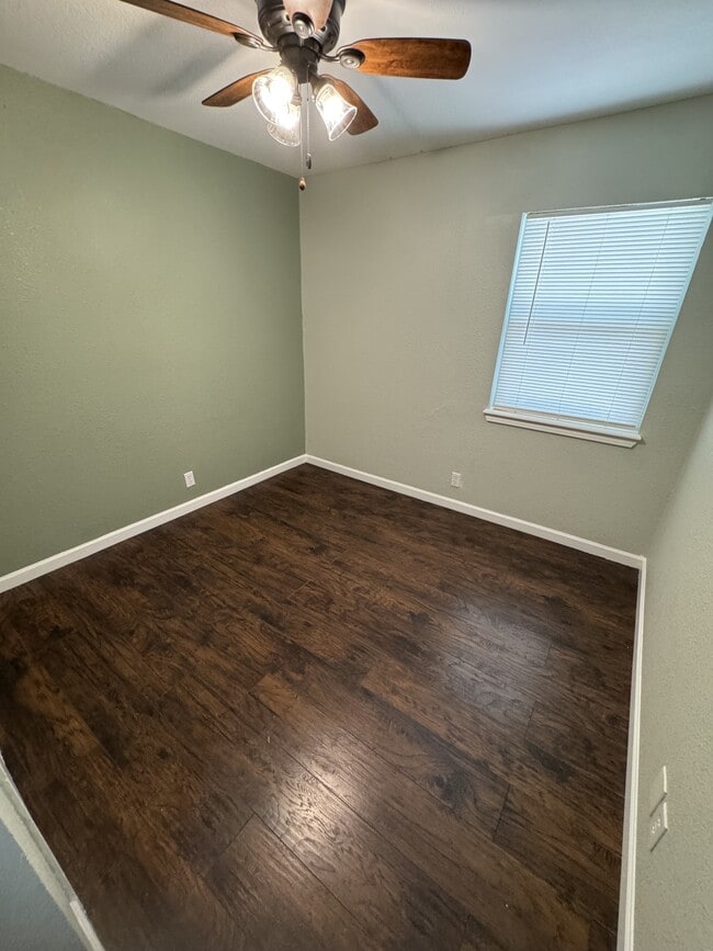 Building Photo - 115 Plainview Dr