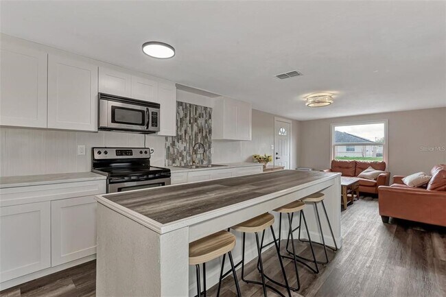 Building Photo - 304 San Carlos Ave