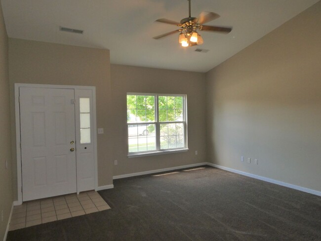 Building Photo - 3 bedroom, 2 bath house West Columbia off ...