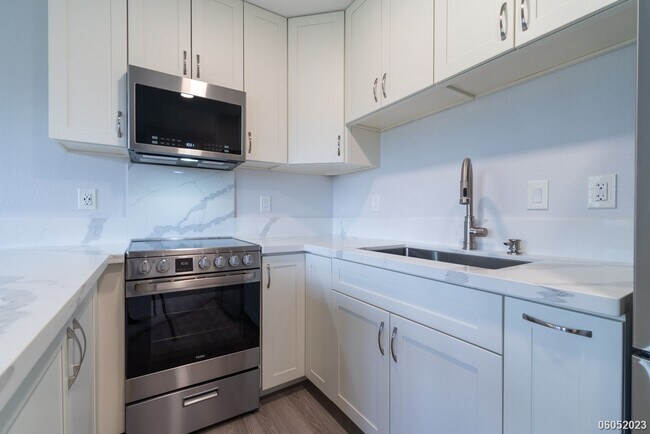 Building Photo - 1br/1ba/prkg Condo at Kumelewai Gardens