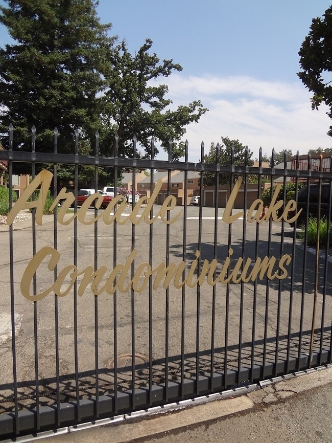 Building Photo - AVAILABLE NOW! Beautiful 2 Bedroom 2 Bath Condo in Citrus Heights!!!