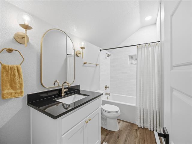 Building Photo - 2325 Offerande Dr