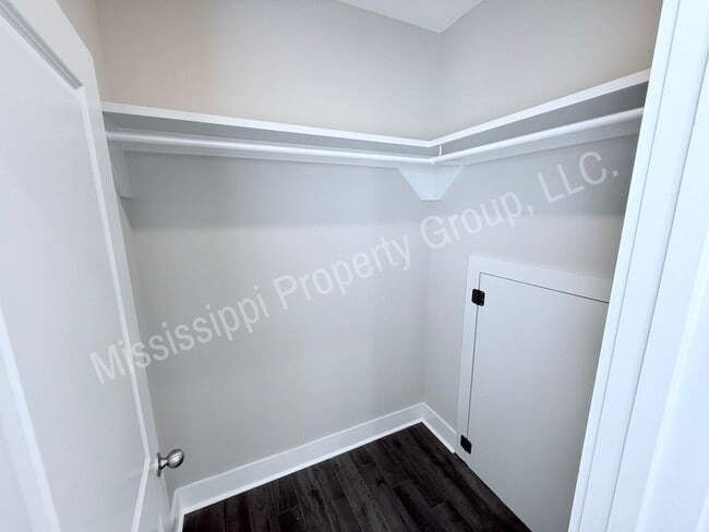 Building Photo - 1405 Pleasant Dr