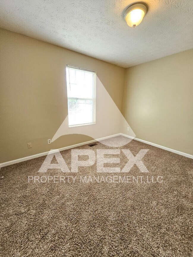 Building Photo - MOVE-IN SPECIAL,NO RENT TIL MAY 1ST! - Nice 2 Bd | 1.5 Ba Townhouse in West Knox Condo Community!