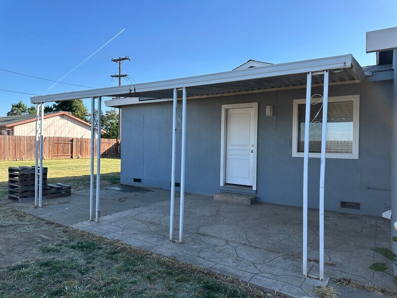 Building Photo - 1624 Catalpa St