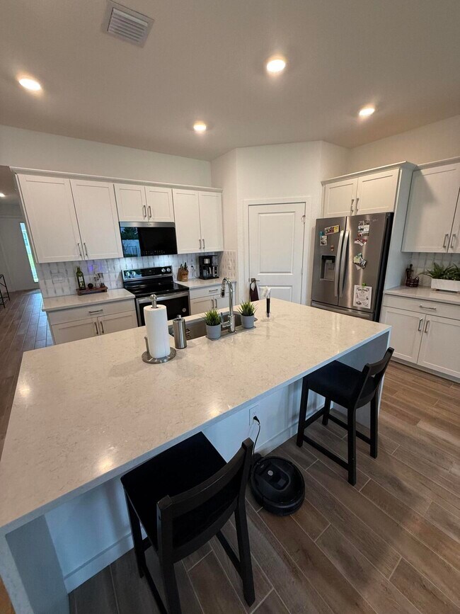 Building Photo - 1653 NE Ocean Dunes Dr