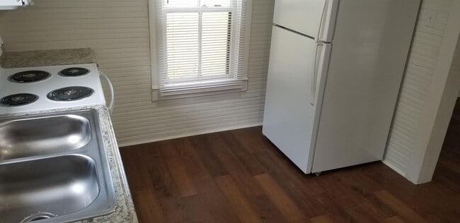 Building Photo - 2012 Husson Ave