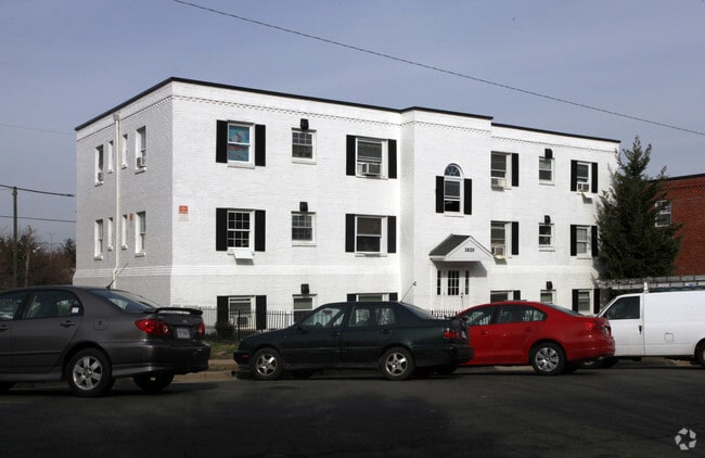 Primary Photo - 3820 Old Dominion Blvd
