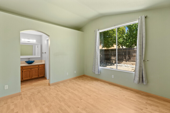 Building Photo - 8753 Redwood Grove Way