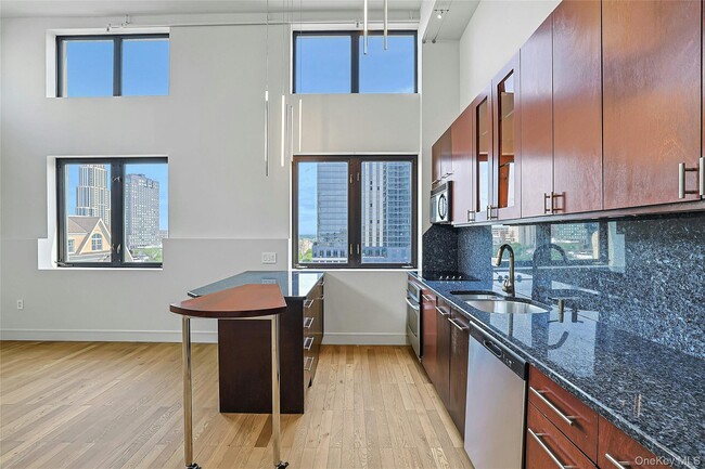 Building Photo - 25 Leroy Pl