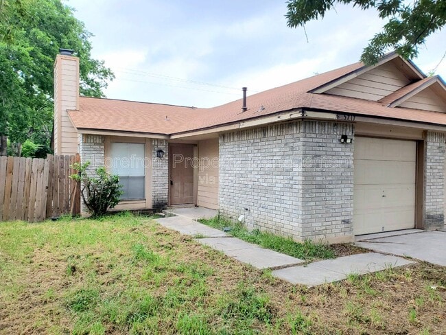 Building Photo - 5717 Lochmoor