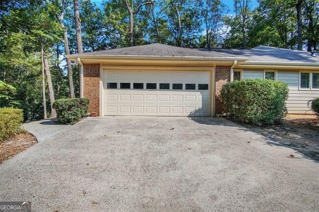 Building Photo - 2052 Old Forge Way