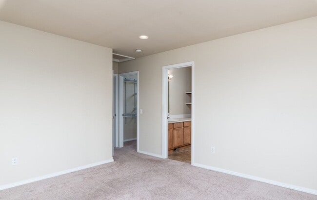 Building Photo - Beautiful Home In Puget Neighborhood