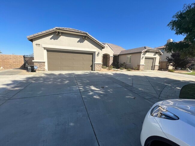 Building Photo - 41530 Yew St