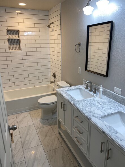 Building Photo - 9404 Gray CT