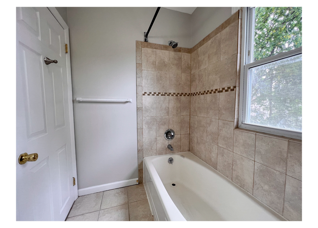 Building Photo - Beautiful and Lovely House in South of Hartford