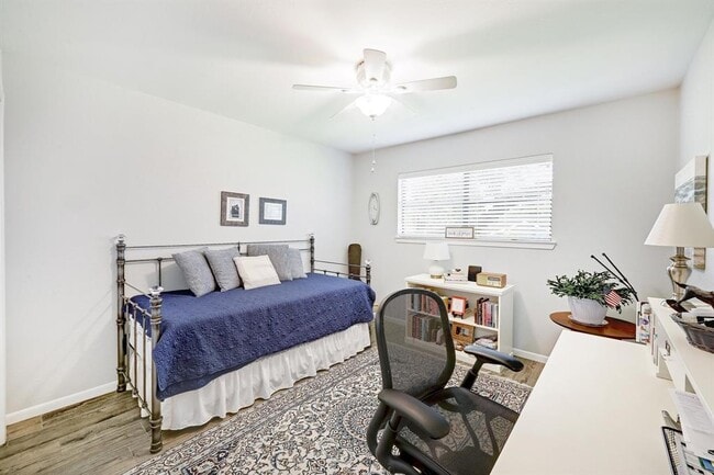 Building Photo - 110 Ridge Oak Dr