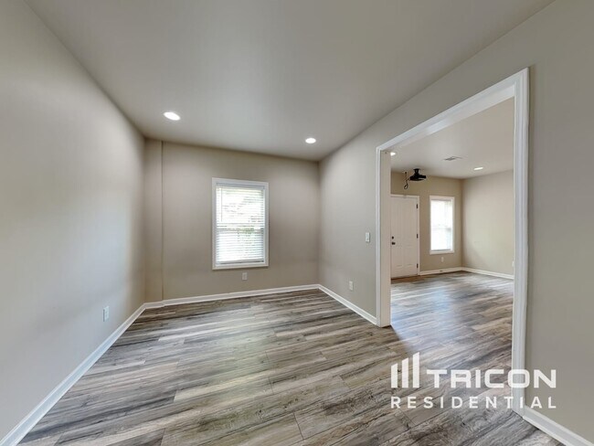 Building Photo - 5030 Glencliff Dr