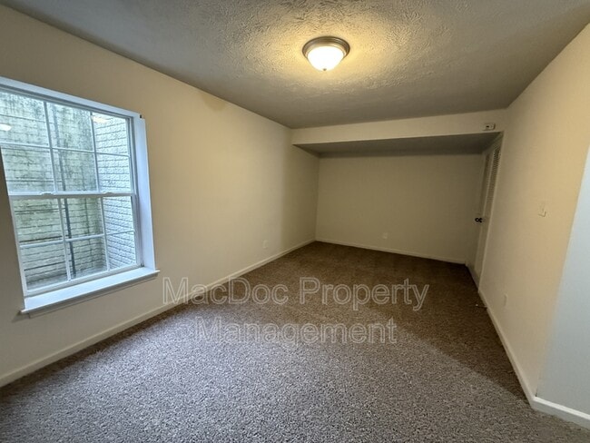 Building Photo - 4249 Normandy Ct