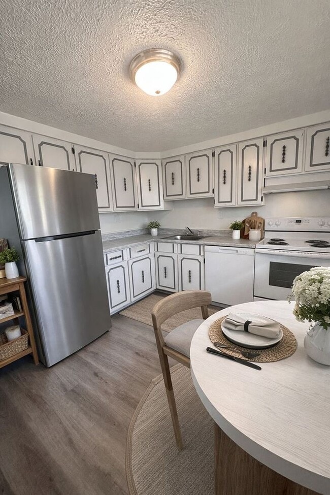 Building Photo - 2 Bedroom and 1.5 Bathroom apartment in Beaver, PA!!