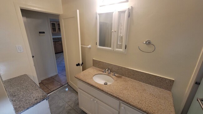 Building Photo - PRICE REDUCTION!! Spacious 2 Bedroom 2 Bat...