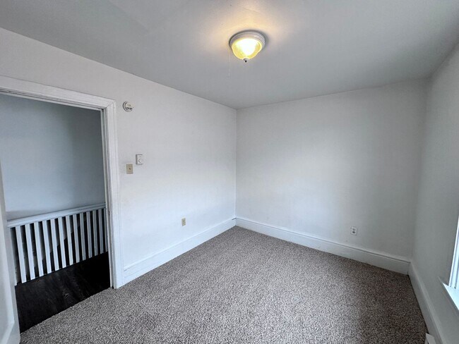 Building Photo - 2712 Woodlawn St