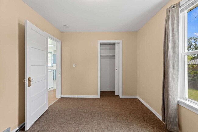 Building Photo - "Charming Spokane Retreat: Cozy 2-Bedroom ...