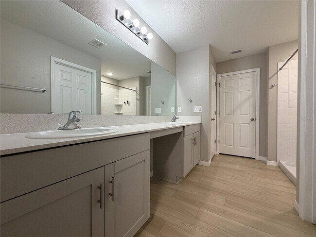 Building Photo - 12668 Tannencrest Dr