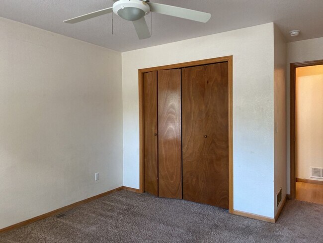 Building Photo - STUDENTS WELCOME! Single-Family Home Walking Distance to CSU!