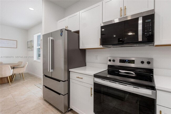 Building Photo - 4820 Longwood Lake Sq