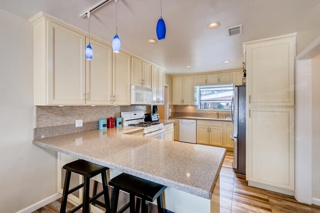 Building Photo - !!!MOVE IN SPECIAL - 50% off !!! Upgraded ...