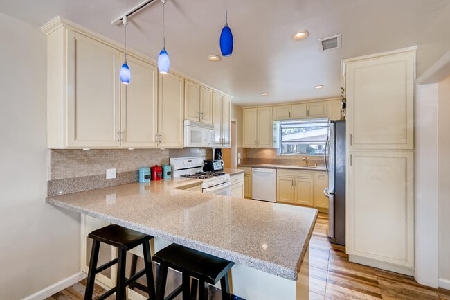 Building Photo - Upgraded 4 Bedroom/3 bath Home with Pool &...