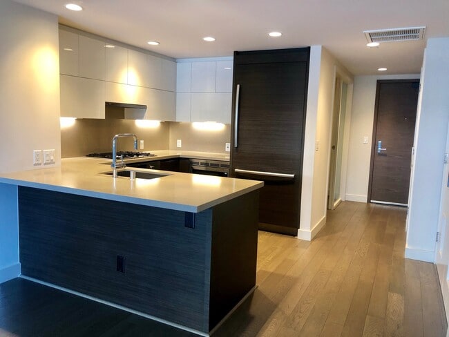 Building Photo - Insignia Condominium ~ Belltown/South Lake...
