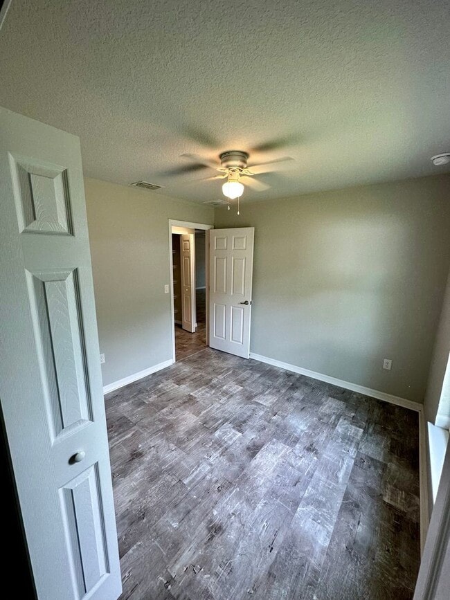 Building Photo - 2027-2029 Guava Dr