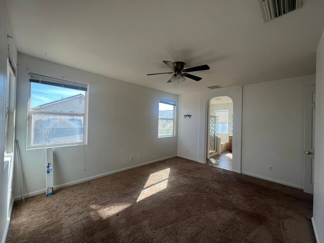 Building Photo - Summer Special $200 OFF!!!! 1st Month Rent!!!