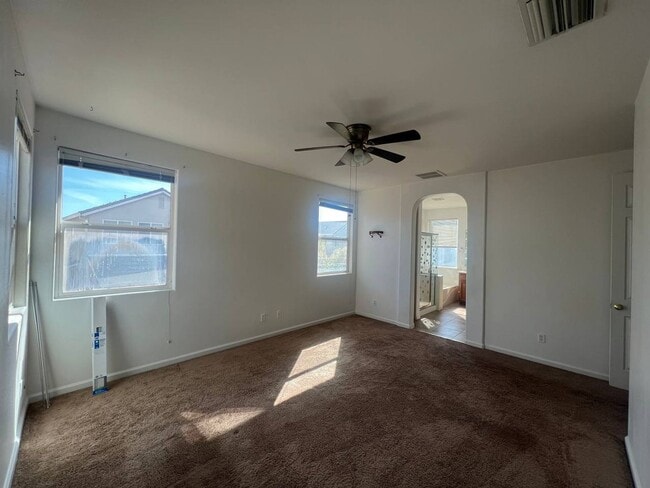 Building Photo - Summer Special $300 OFF!!!! 1st Month Rent!!!