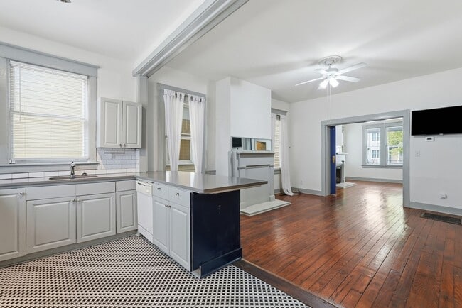 Building Photo - 538 E Waldburg St