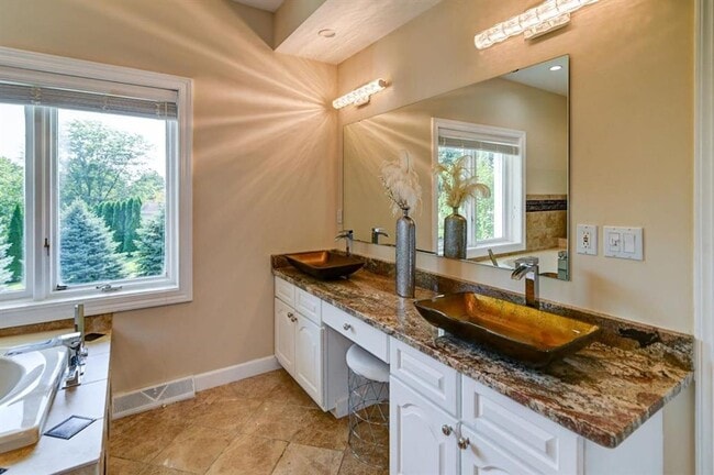 Building Photo - Incredible furnished house on Madison's West Side