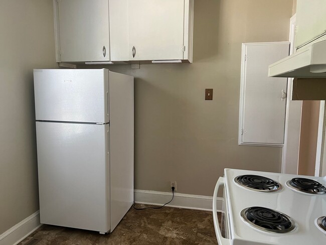 Building Photo - 2-Bedroom, 2-Bathoom Brick Home ***RENT SP...