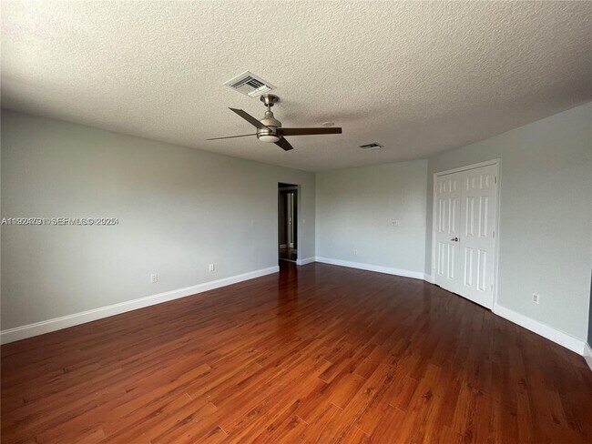 Building Photo - 12738 Maypan Dr