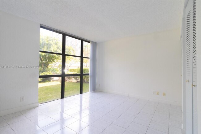 Building Photo - 17021 N Bay Rd
