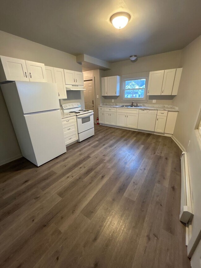 Building Photo - 3rd St 31-33 N