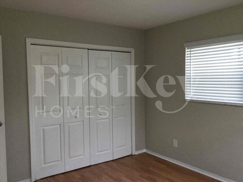 Building Photo - 3150 SW 21st St