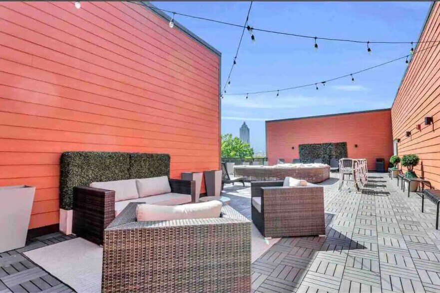 Building Photo - 525 Parkway Dr NE