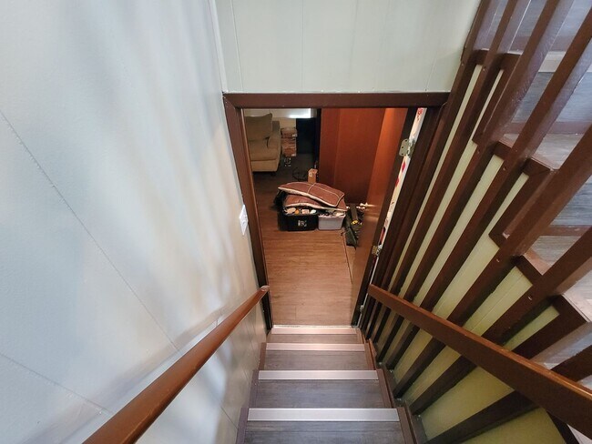 Building Photo - Extremely well maintained home. The second floor of this home being the main living area has a fa...