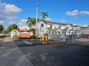 Building Photo - 7841 SW 152nd Ave